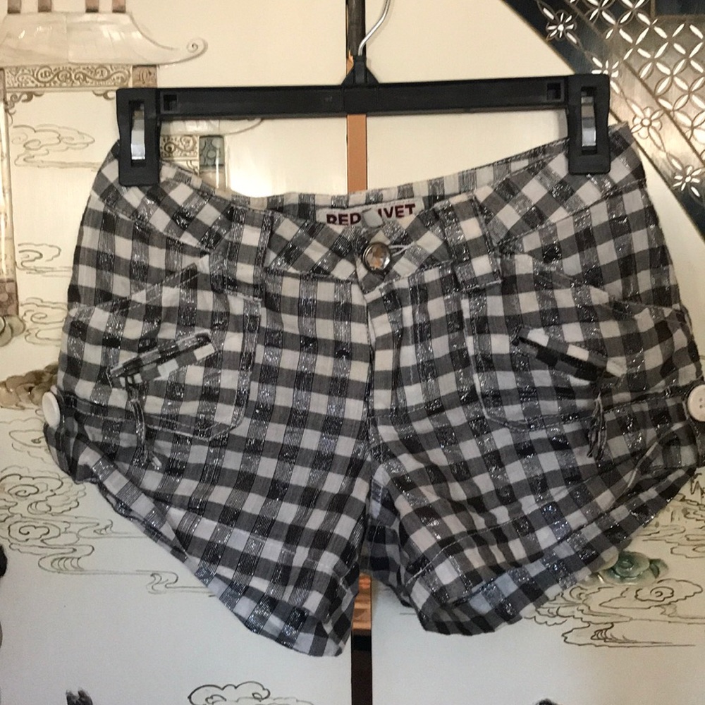 Sparkling black/ white linen shorts